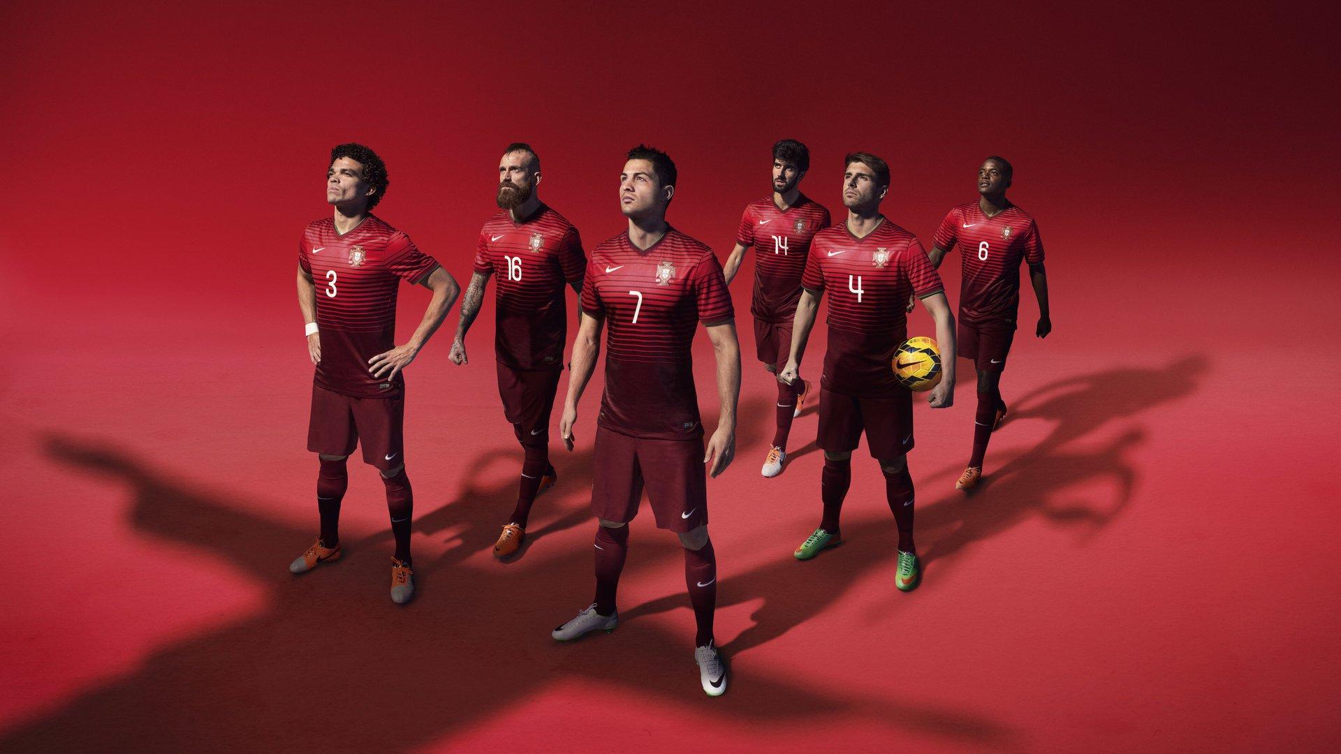 欧洲杯爆冷，C罗再度怒摔队长袖标，葡萄牙提早出局